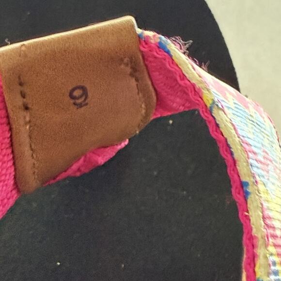 BY YB Womens Size 9 Black Pink Zigzag Sandals Flip Flops Colorful Pattern - Picture 10 of 12